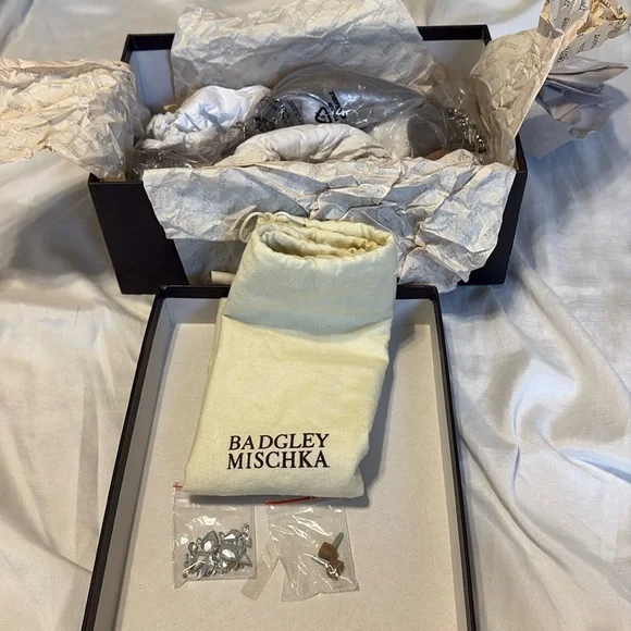 Badgley Mischka Pewter 3 1/2” Heels Karma II Design - Picture 6 of 6